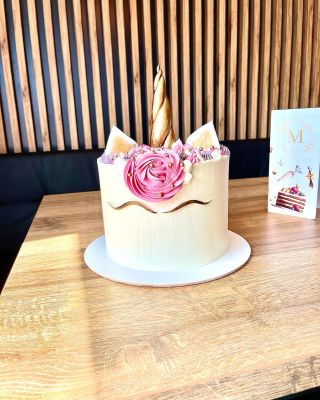 🦄✨ Když se dort promění v jednorožce! Trocha kouzel, kapka třpytek a spousta sladkého štěstí. 💖 Kdo by odolal? 🙈...